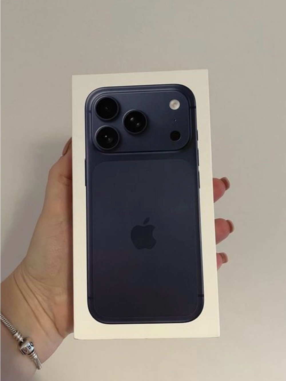 Apple iPhone 15 Pro Max in Deep Blue